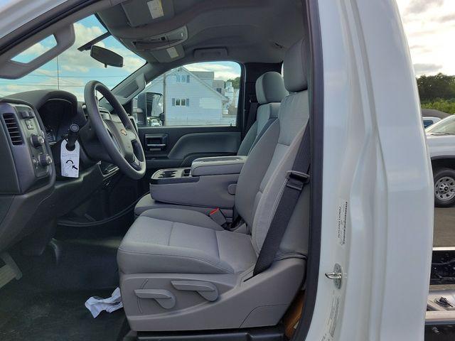 2024 Chevrolet Silverado 5500 HD Vehicle Photo in DANBURY, CT 06810-5034