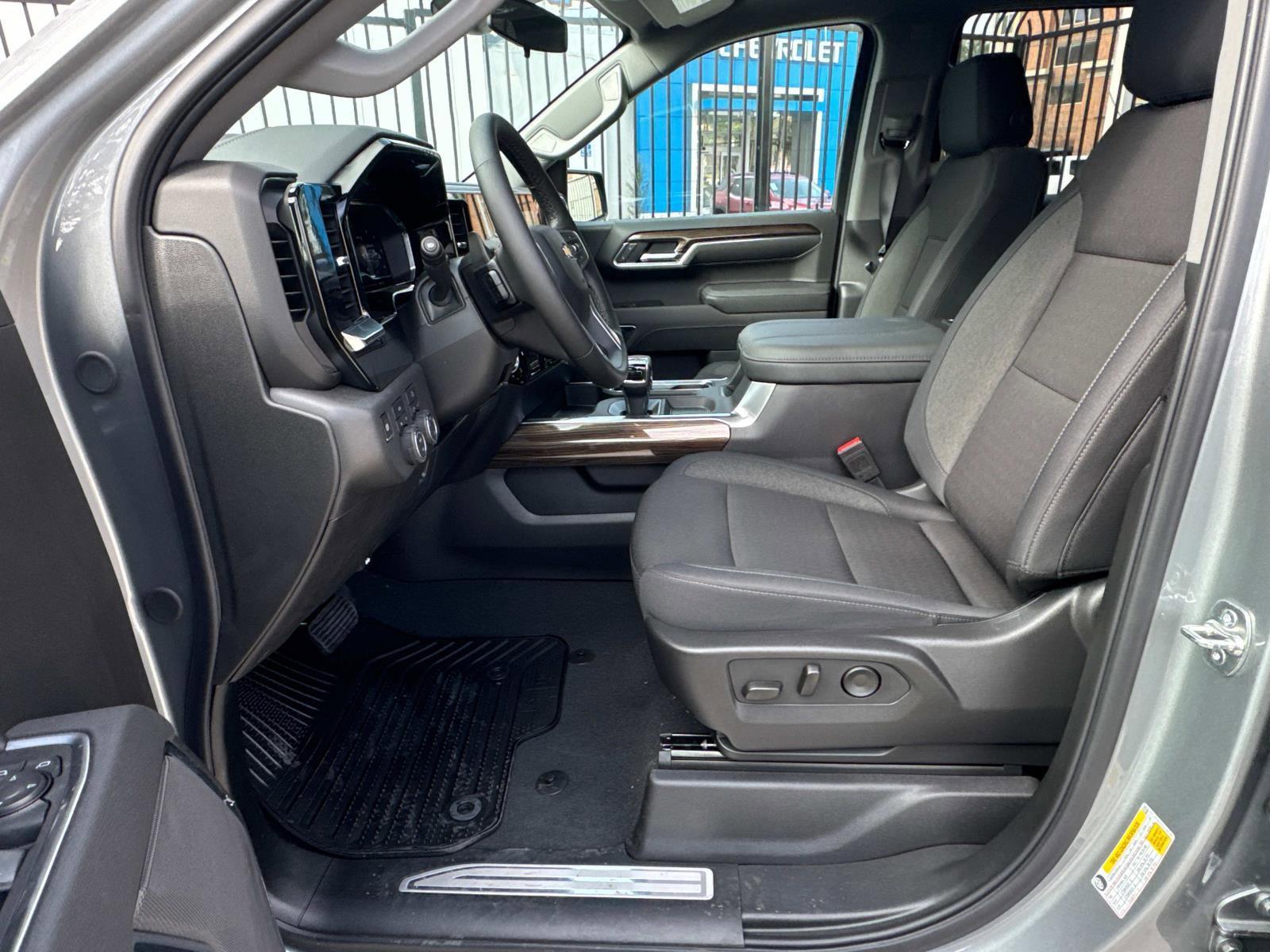 2025 Chevrolet Silverado 1500 Vehicle Photo in LOS ANGELES, CA 90007-3794