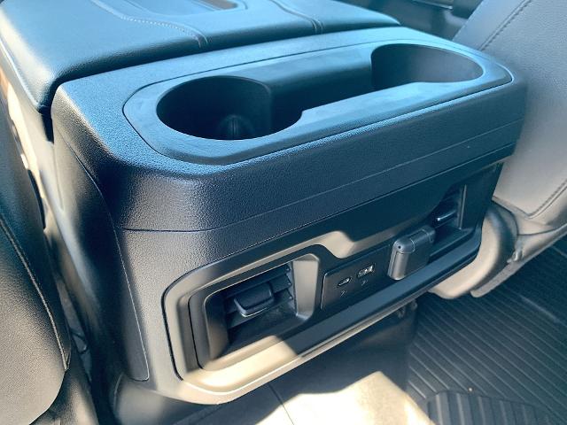 2020 Chevrolet Silverado 1500 Vehicle Photo in MOON TOWNSHIP, PA 15108-2571