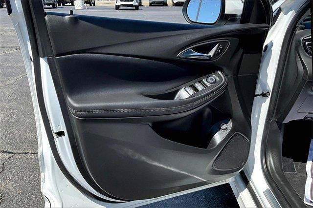 2022 Buick Encore GX Vehicle Photo in TOPEKA, KS 66609-0000