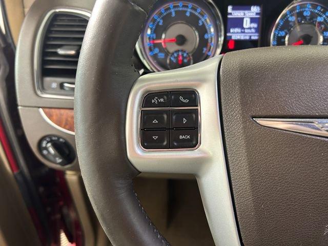 2016 Chrysler Town & Country Vehicle Photo in MEDINA, OH 44256-9631