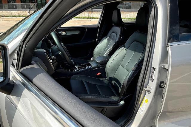 2025 Volvo XC40 Vehicle Photo in Houston, TX 77007