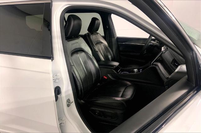 2023 Jeep Grand Cherokee L Vehicle Photo in Lees Summit, MO 64086