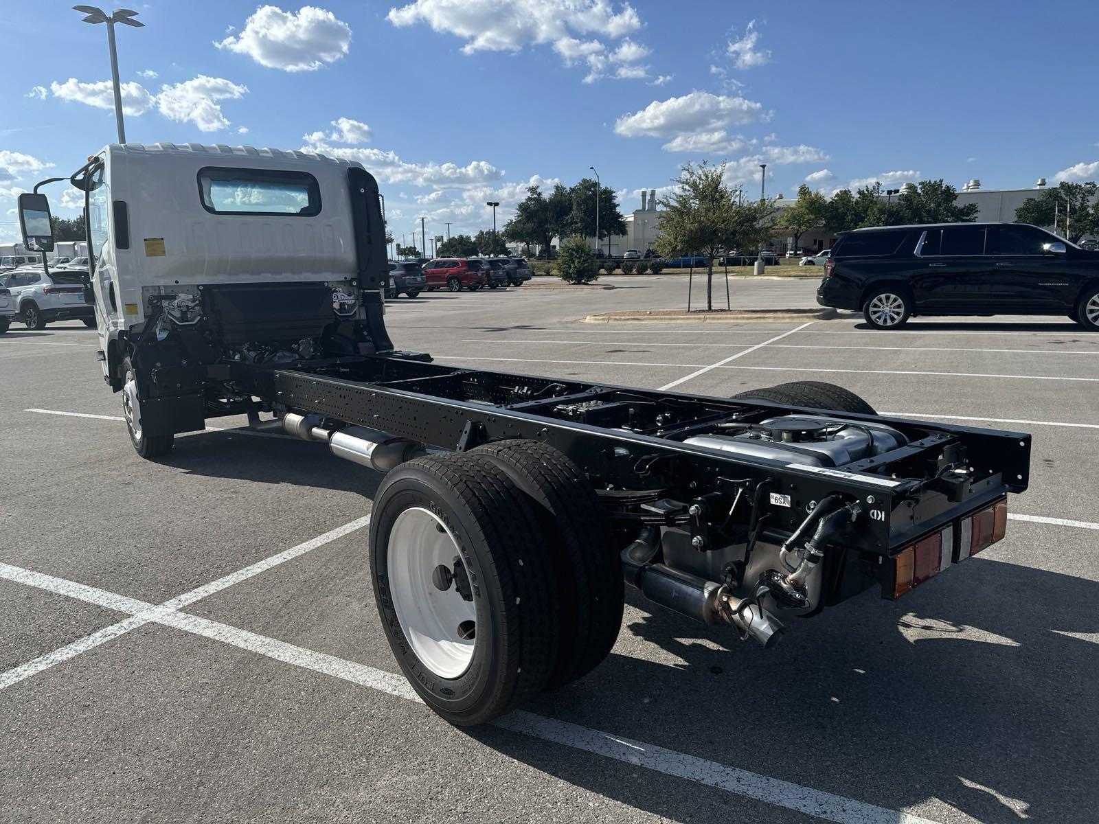2025 Chevrolet Low Cab Forward 5500 XG Vehicle Photo in GEORGETOWN, TX 78626-7508