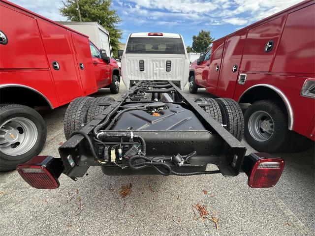 2024 Chevrolet Silverado 3500 HD Chassis Cab Vehicle Photo in ALCOA, TN 37701-3235