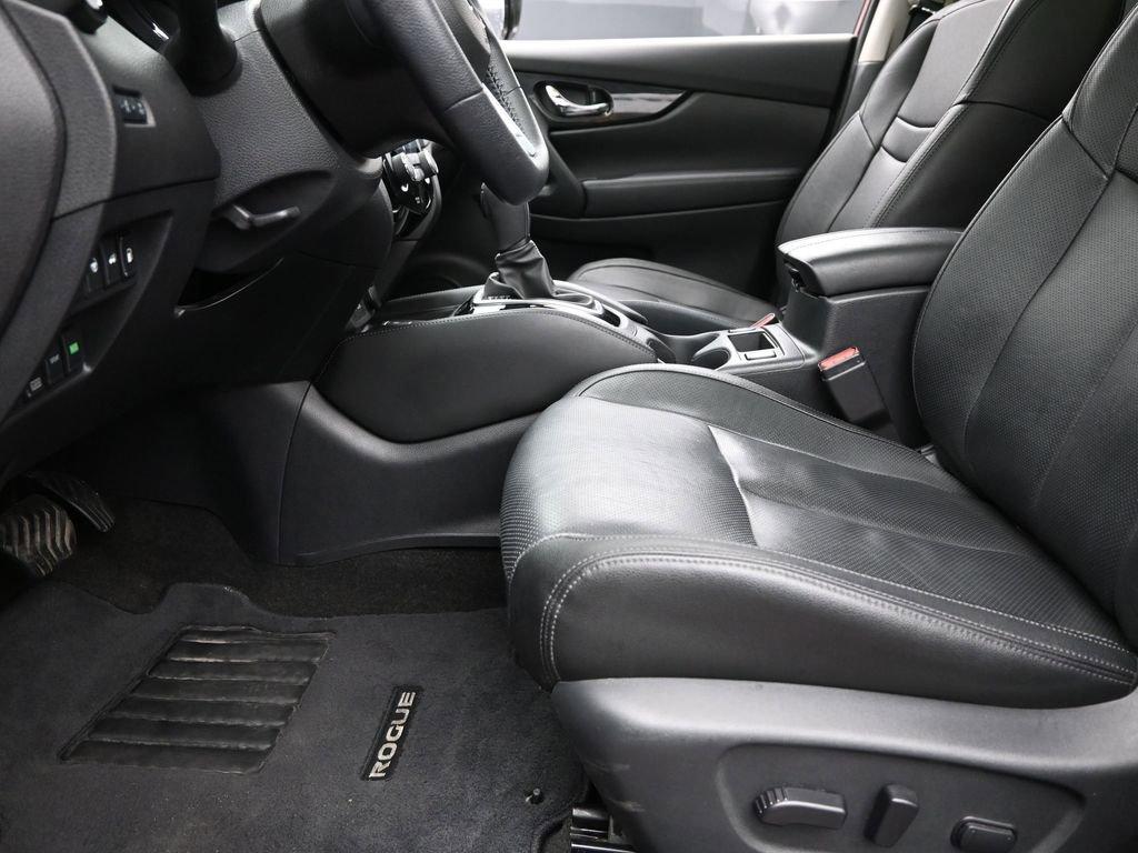 2020 Nissan Rogue Vehicle Photo in Cedar Rapids, IA 52402