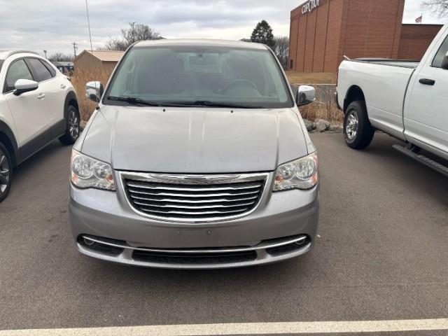 2014 Chrysler Town & Country Vehicle Photo in Green Bay, WI 54304