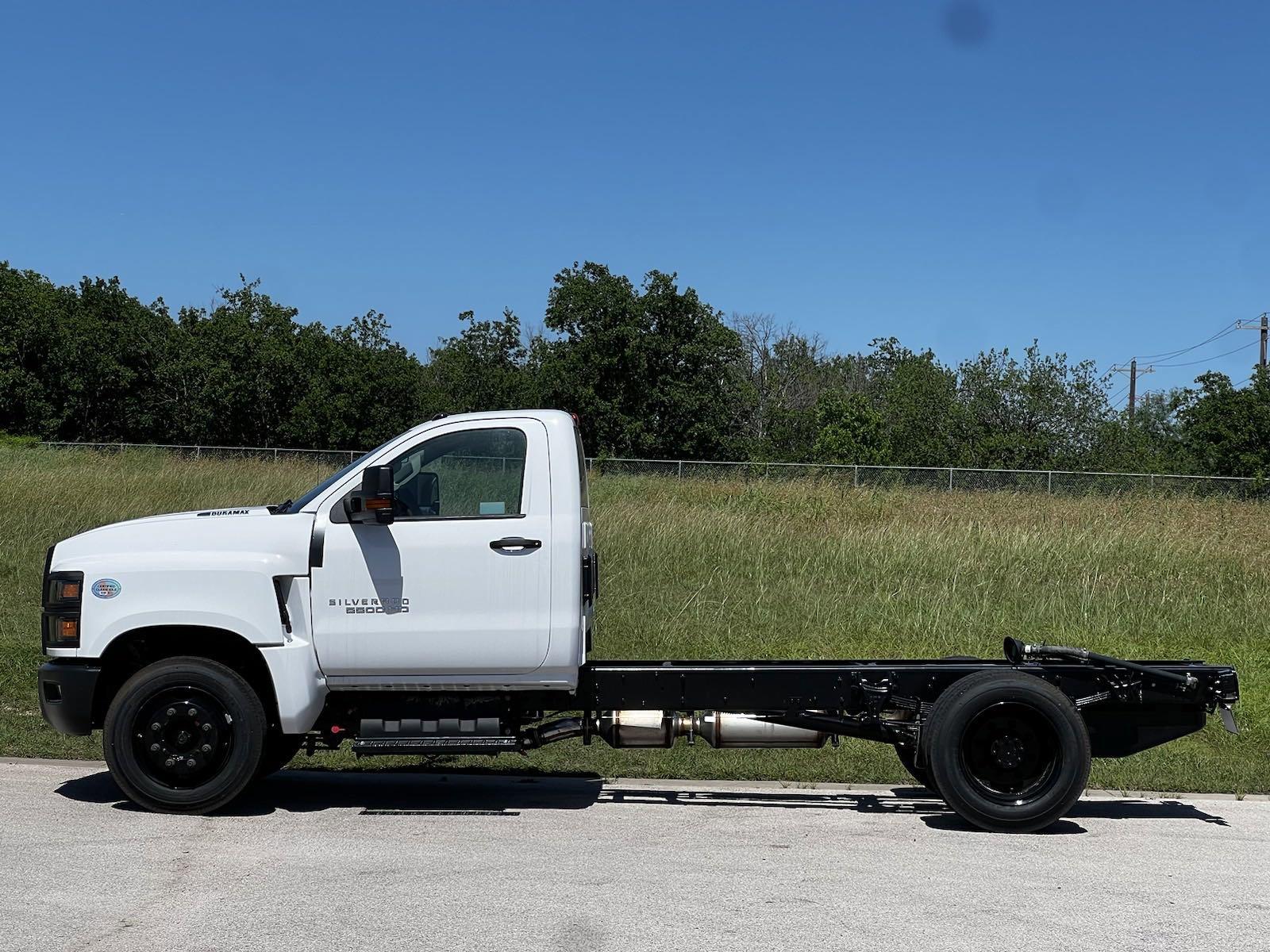 2024 Chevrolet Silverado 5500 HD Vehicle Photo in GEORGETOWN, TX 78626-7508