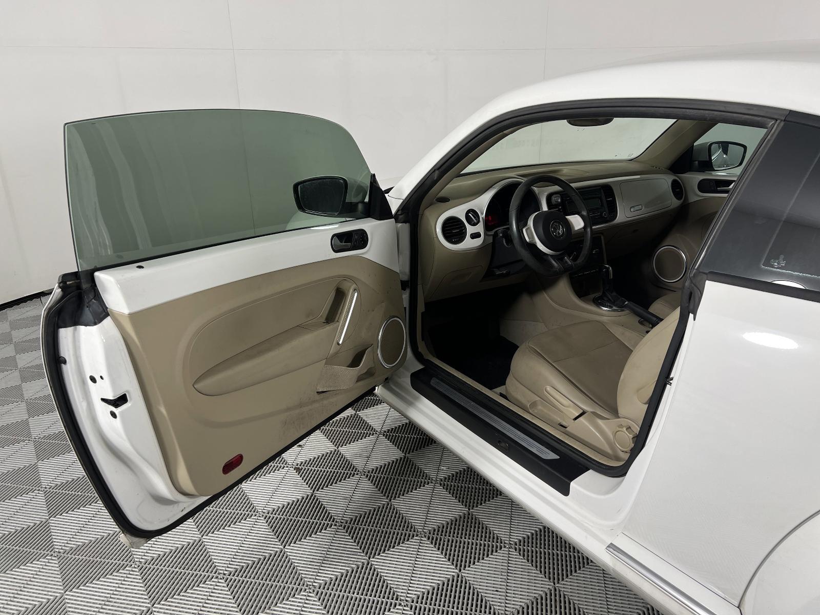 2013 Volkswagen Beetle Coupe Vehicle Photo in Georgetown, TX 78626