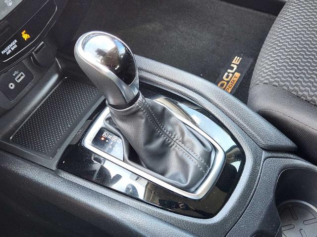 2022 Nissan Rogue Sport Vehicle Photo in DENTON, TX 76210-9321