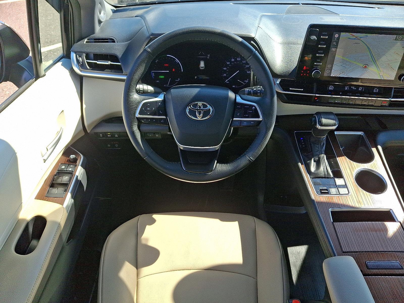 2022 Toyota Sienna Vehicle Photo in Trevose, PA 19053