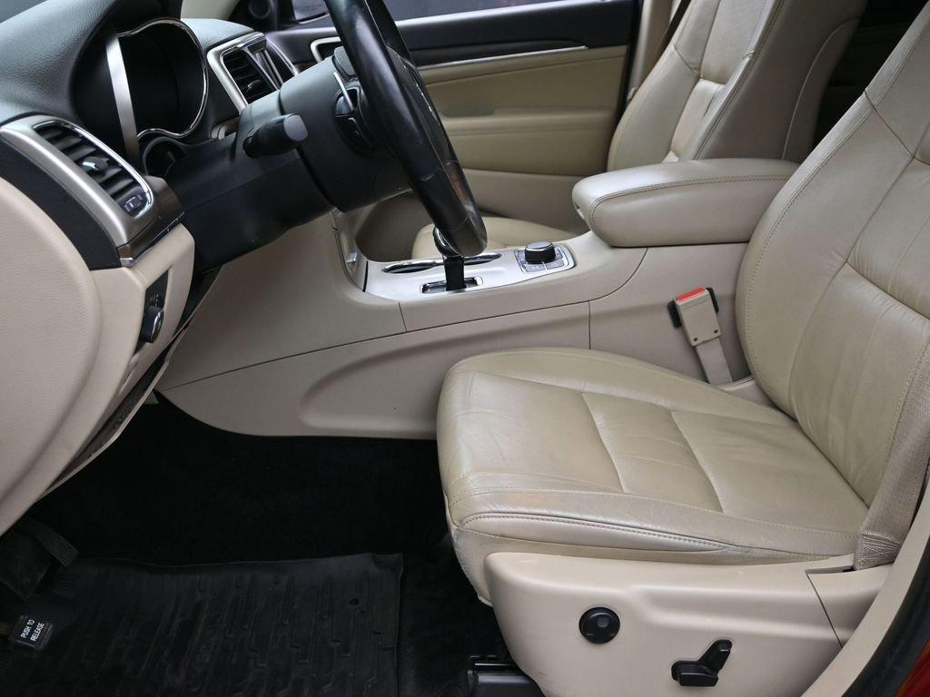 2014 Jeep Grand Cherokee Vehicle Photo in Marion, IA 52302