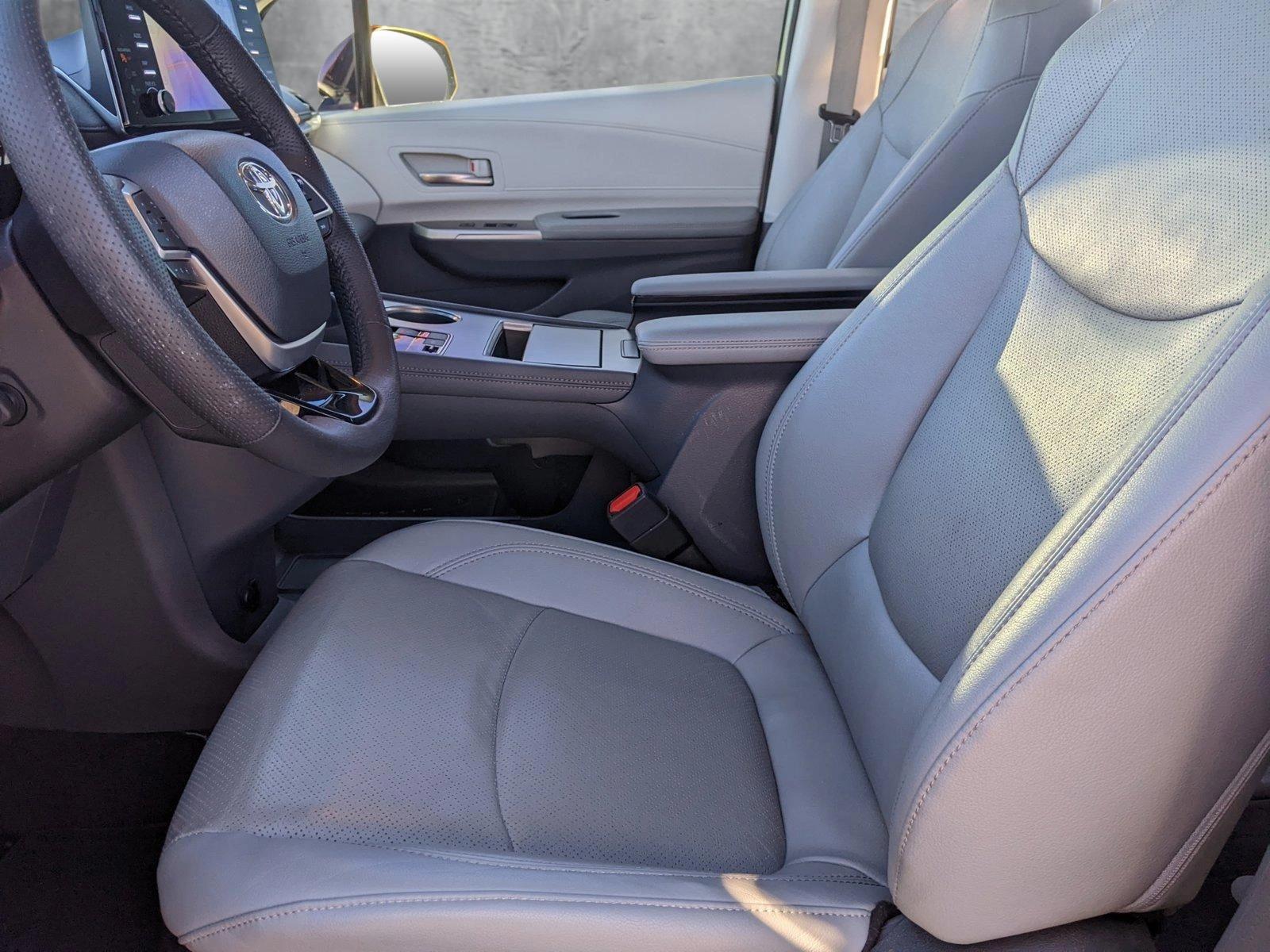 2023 Toyota Sienna Vehicle Photo in Austin, TX 78728