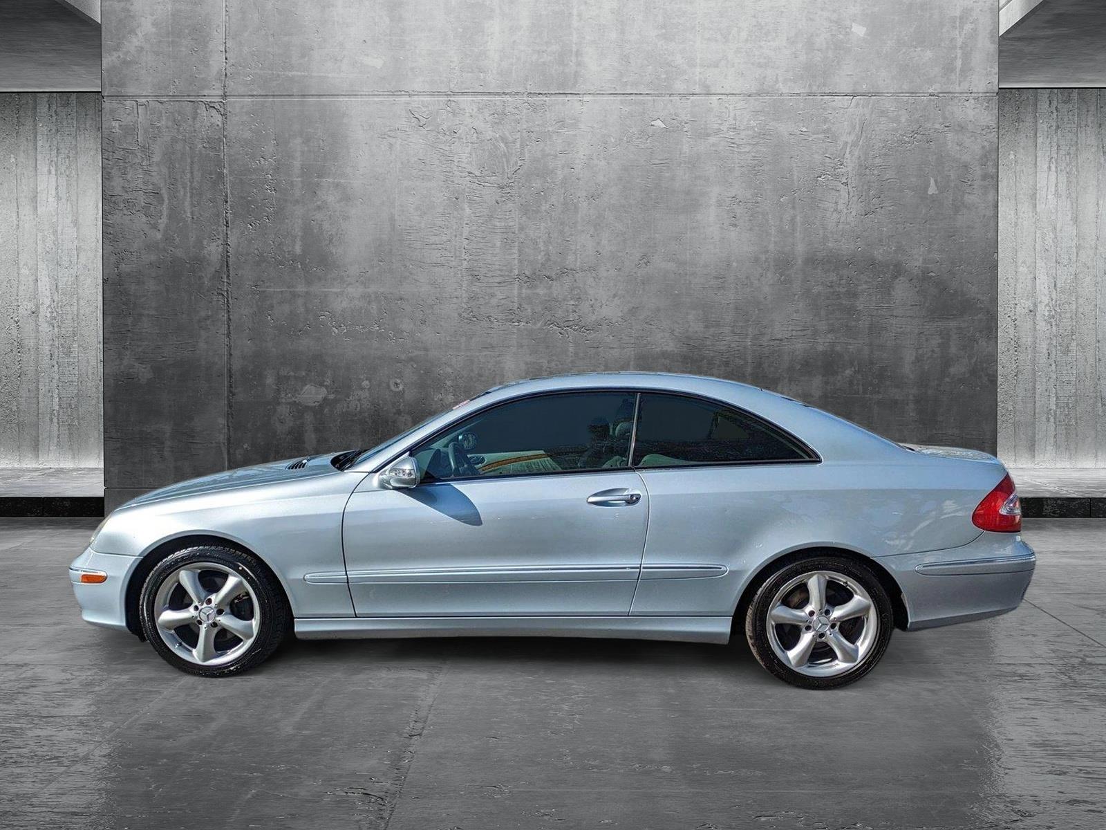 2005 Mercedes-Benz CLK-Class Vehicle Photo in GREENACRES, FL 33463-3207