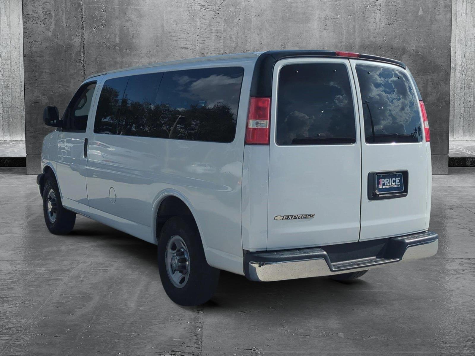 2019 Chevrolet Express Passenger Vehicle Photo in PEMBROKE PINES, FL 33024-6534