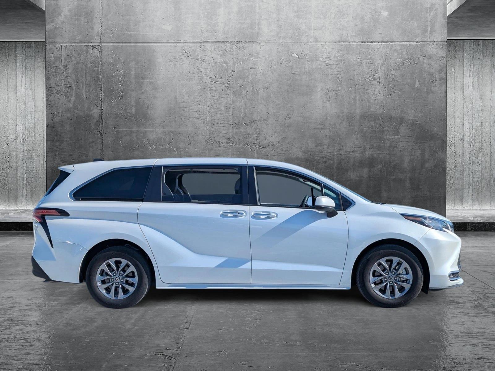 2022 Toyota Sienna Vehicle Photo in Ft. Myers, FL 33907