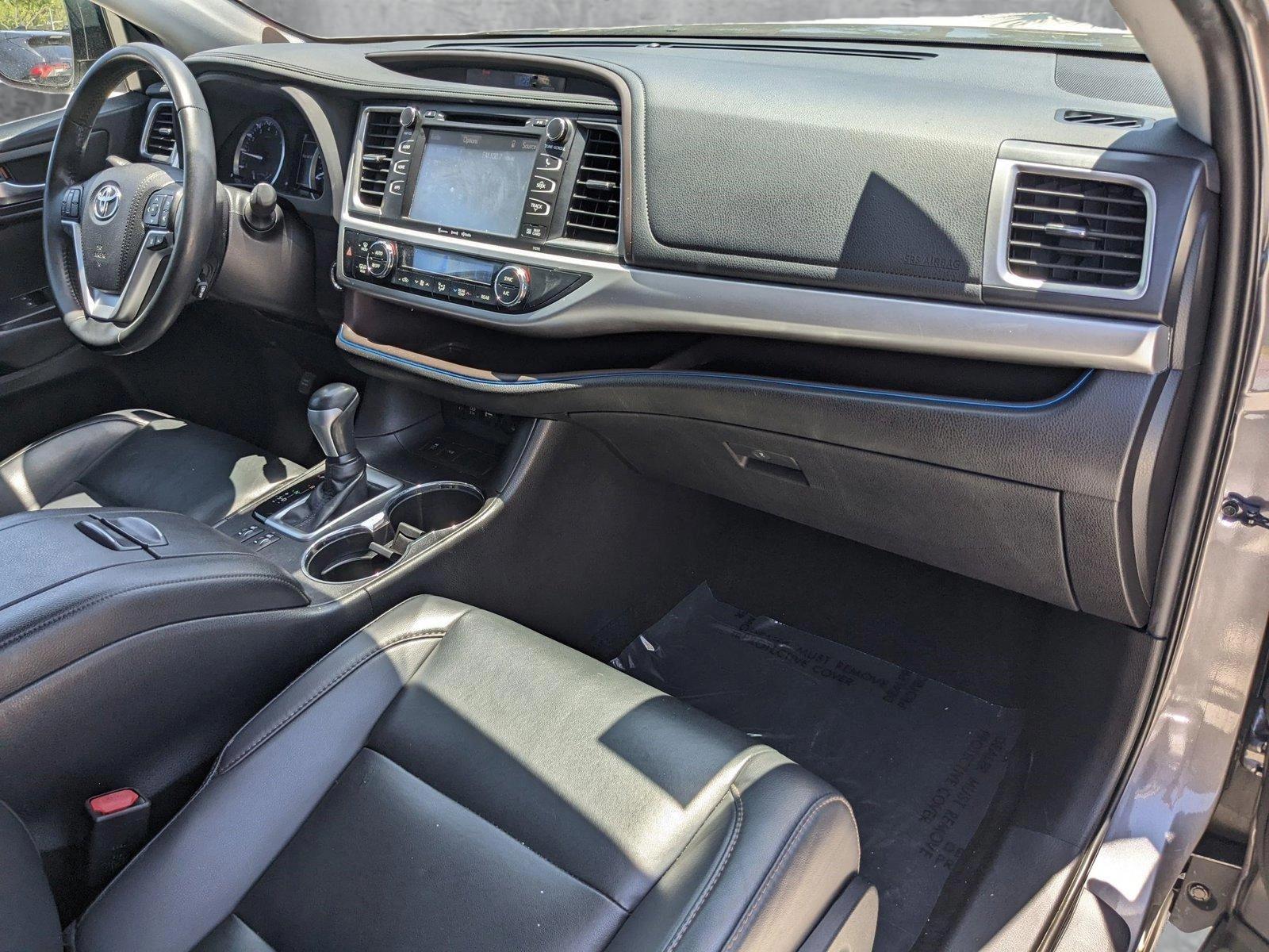 2019 Toyota Highlander Vehicle Photo in Davie, FL 33331