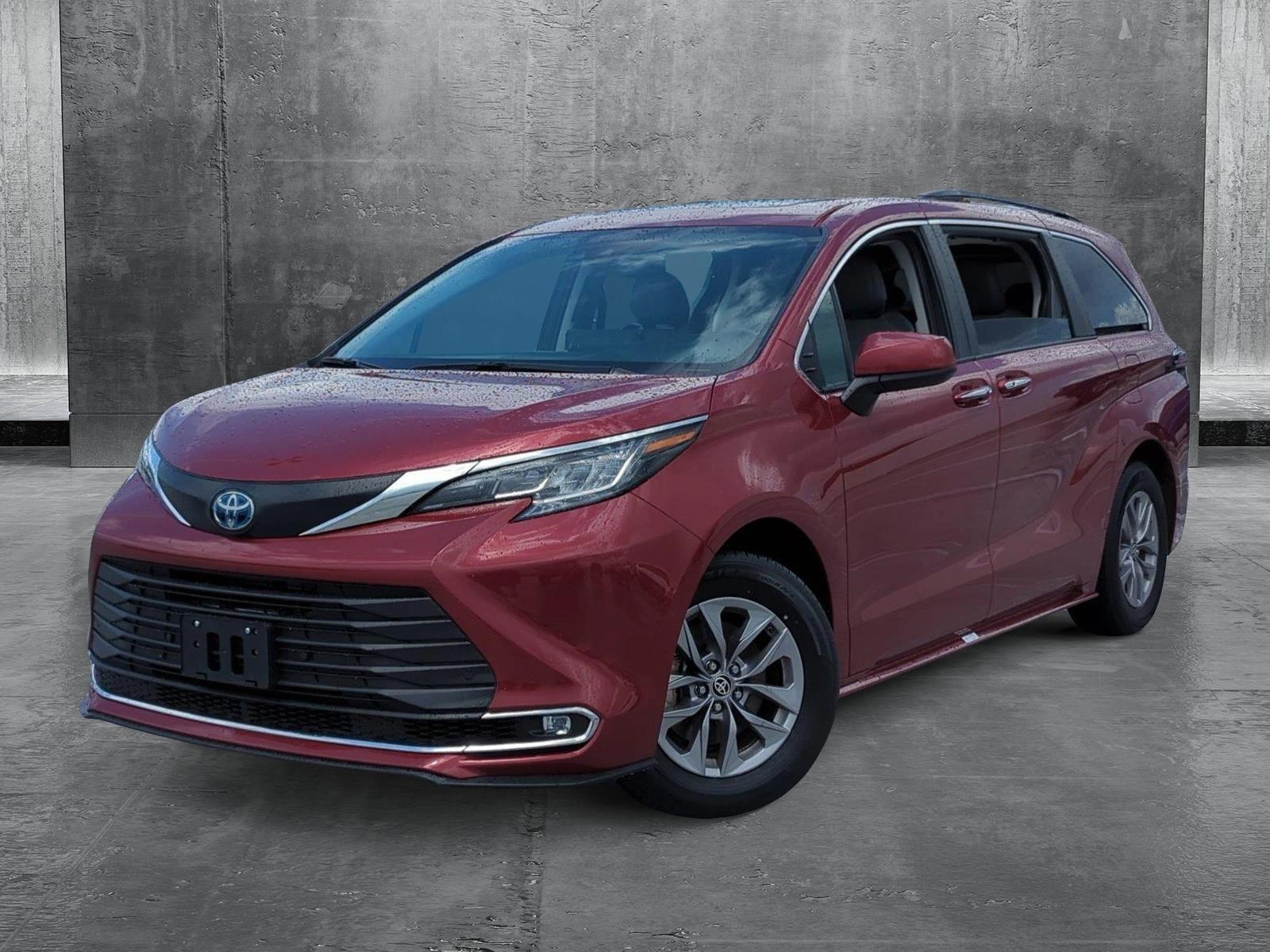 2023 Toyota Sienna Vehicle Photo in Ft. Myers, FL 33907