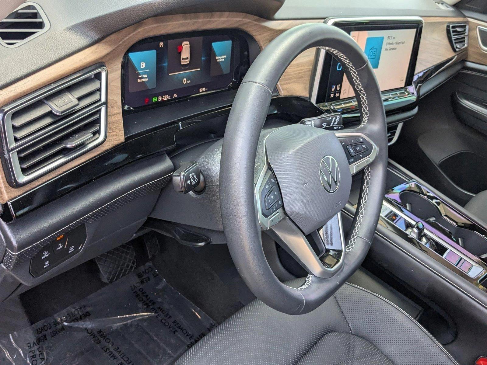 2024 Volkswagen Atlas Vehicle Photo in Wesley Chapel, FL 33544