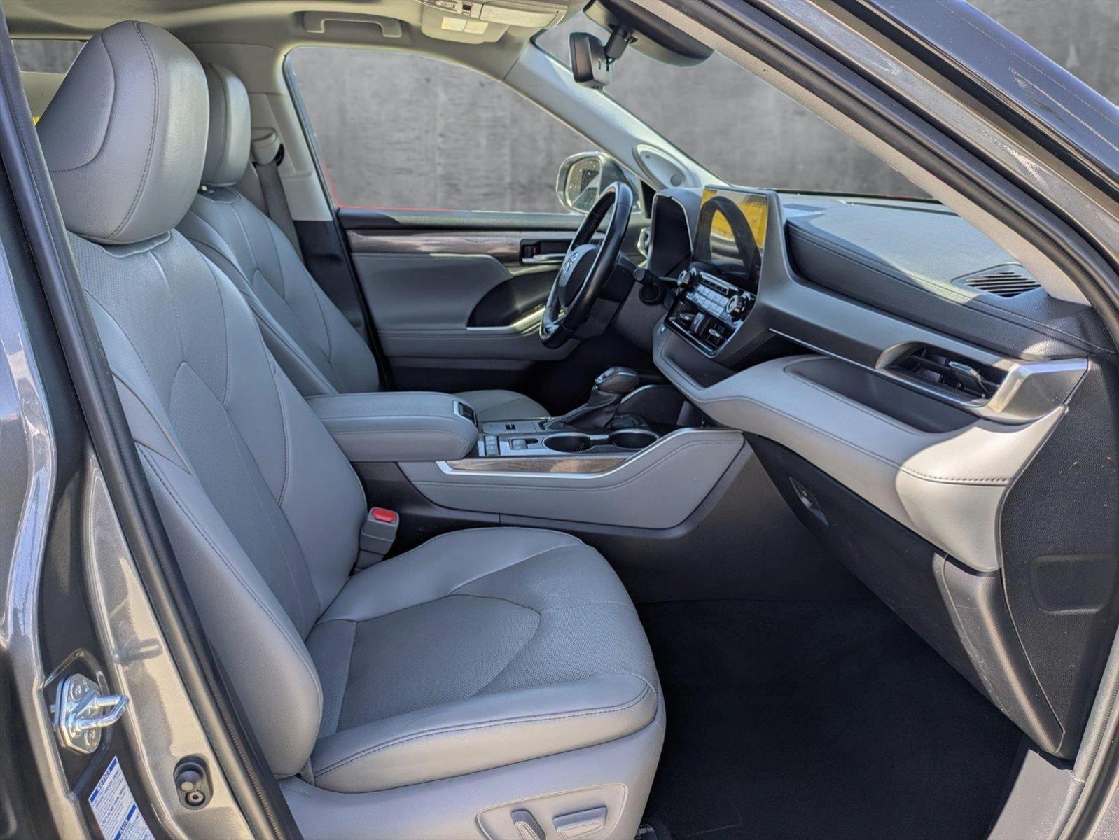 2022 Toyota Highlander Vehicle Photo in Tustin, CA 92782