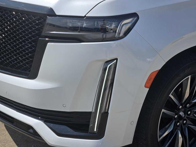 2022 Cadillac Escalade Vehicle Photo in DENTON, TX 76210-9321