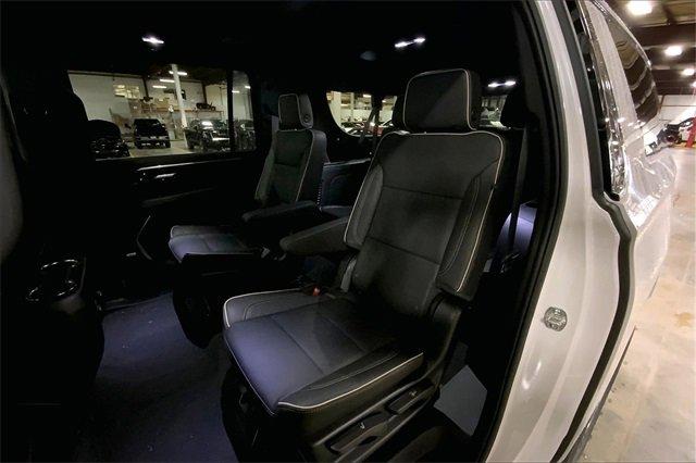 2025 Chevrolet Suburban Vehicle Photo in KANSAS CITY, MO 64114-4502