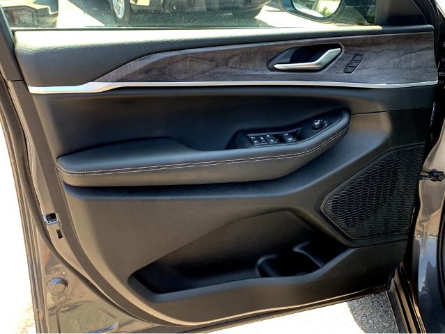 2024 Jeep Grand Cherokee L Vehicle Photo in BEAUFORT, SC 29906-4218