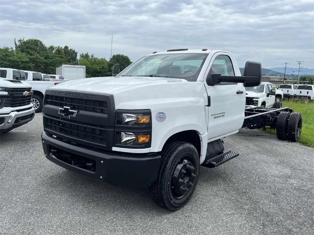 2023 Chevrolet Silverado 5500 HD Vehicle Photo in ALCOA, TN 37701-3235