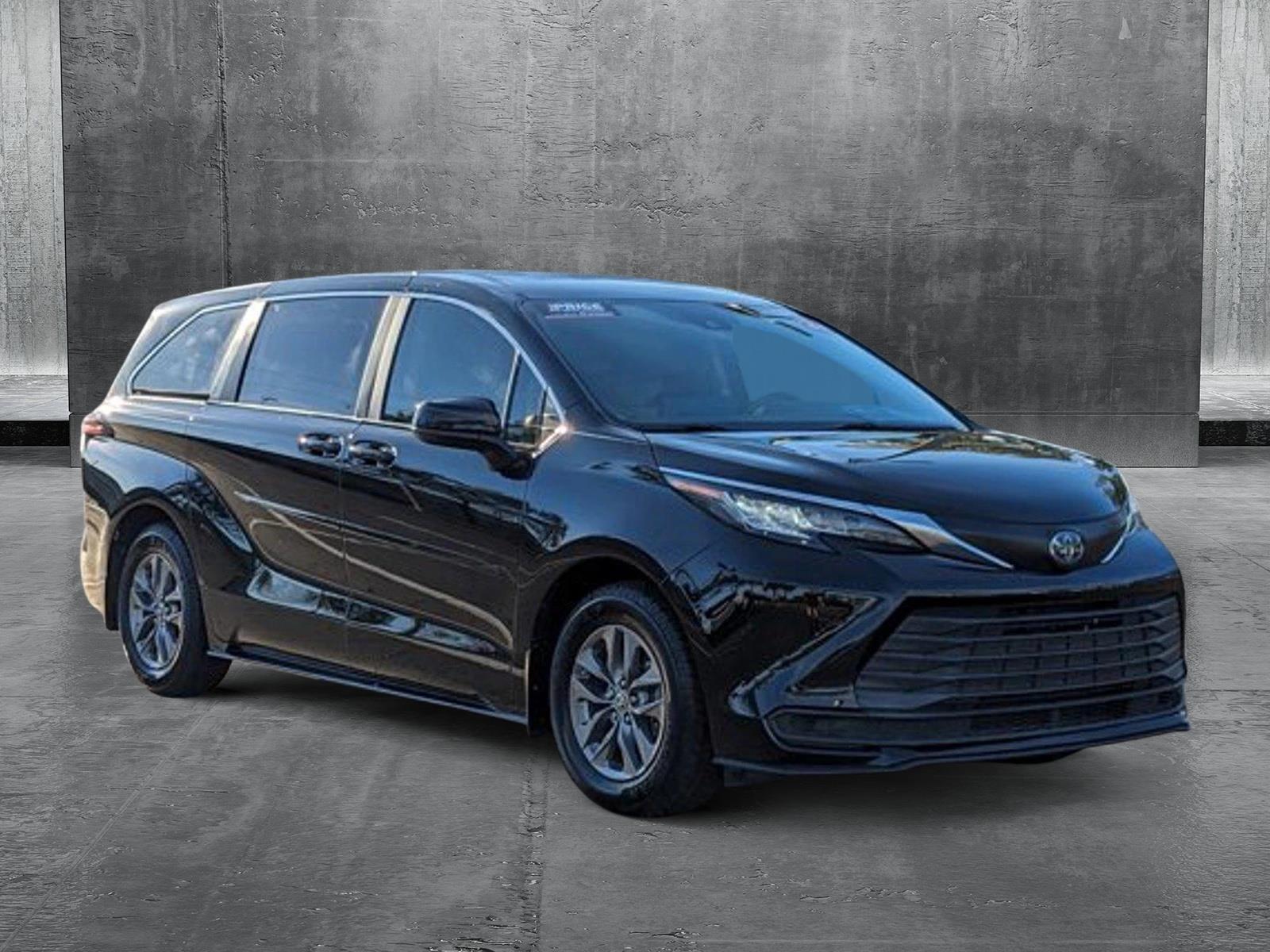 2021 Toyota Sienna Vehicle Photo in St. Petersburg, FL 33713