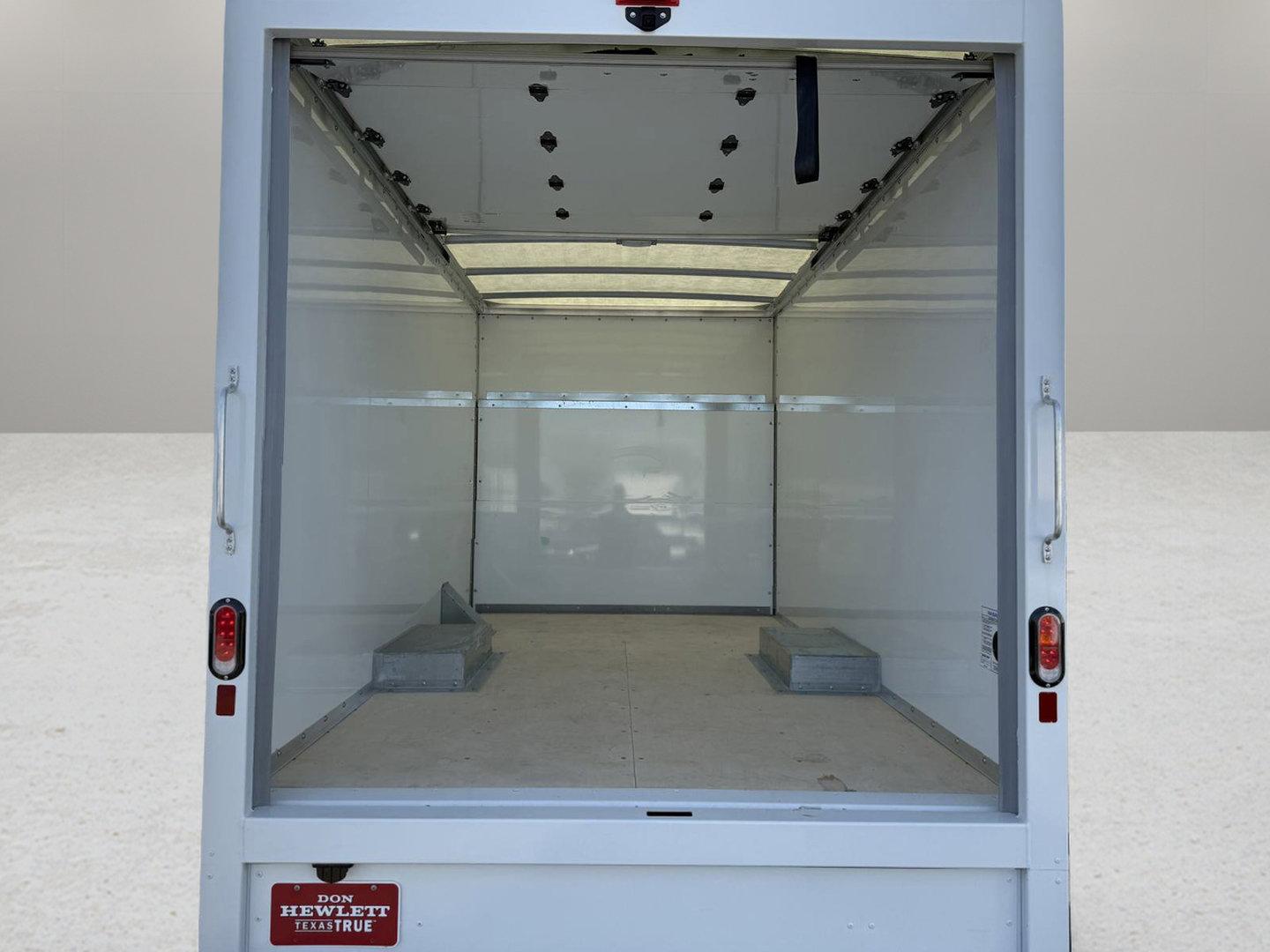2024 Chevrolet Express Cutaway 3500 Vehicle Photo in GEORGETOWN, TX 78626-7508