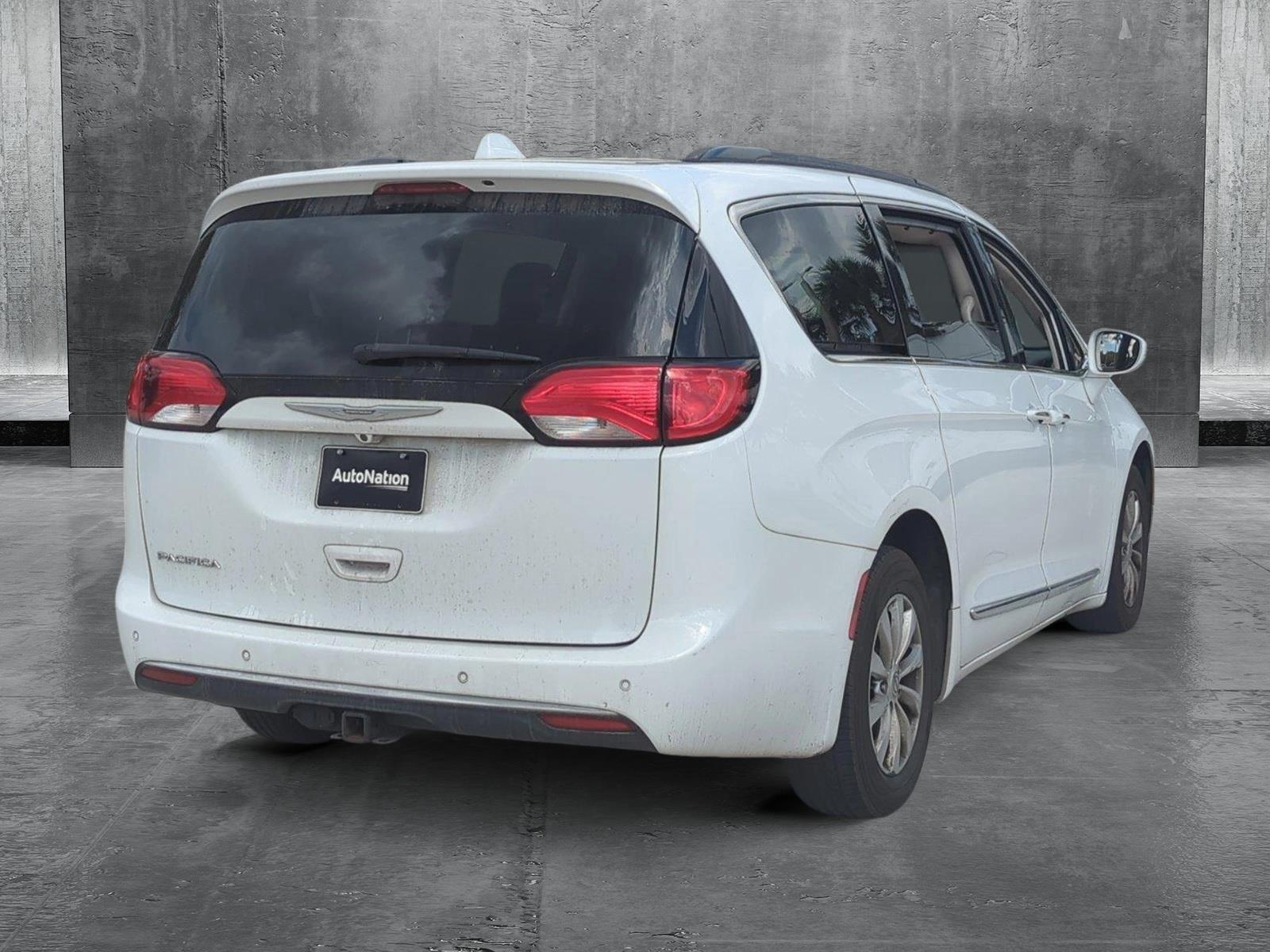 2017 Chrysler Pacifica Vehicle Photo in Pembroke Pines, FL 33027