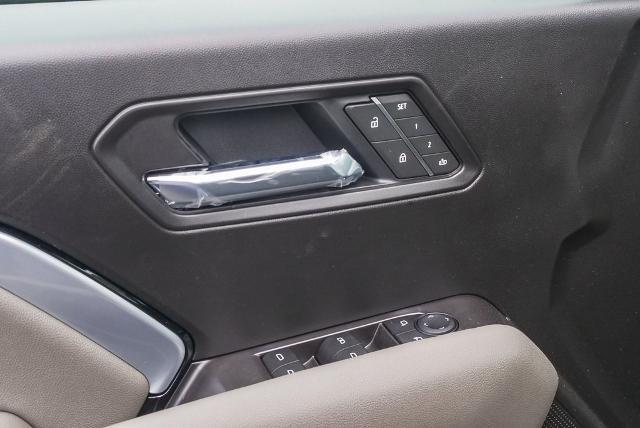 2025 Chevrolet Colorado Vehicle Photo in VENTURA, CA 93003-8585