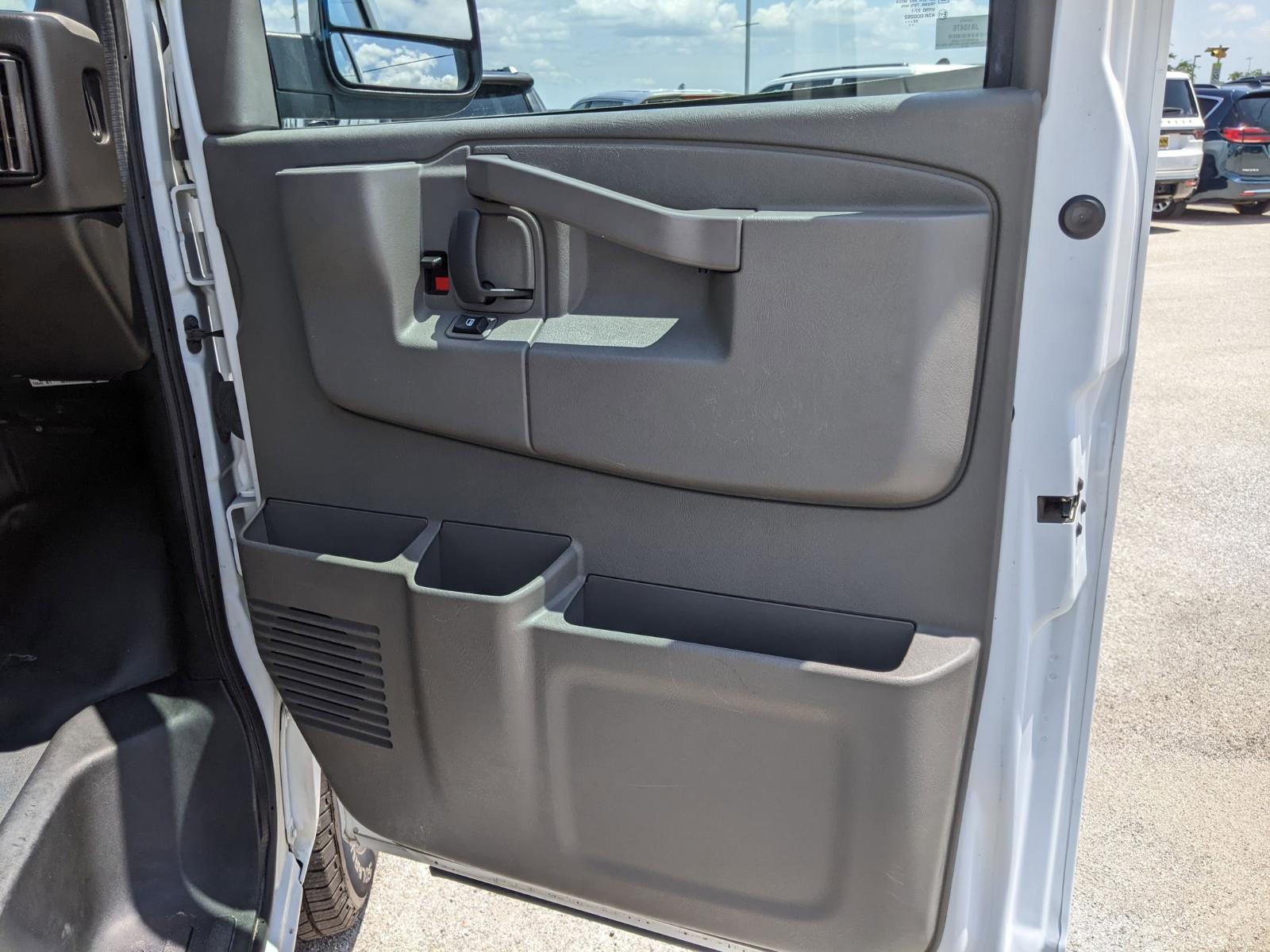 2023 GMC Savana Cargo Van Vehicle Photo in Seguin, TX 78155