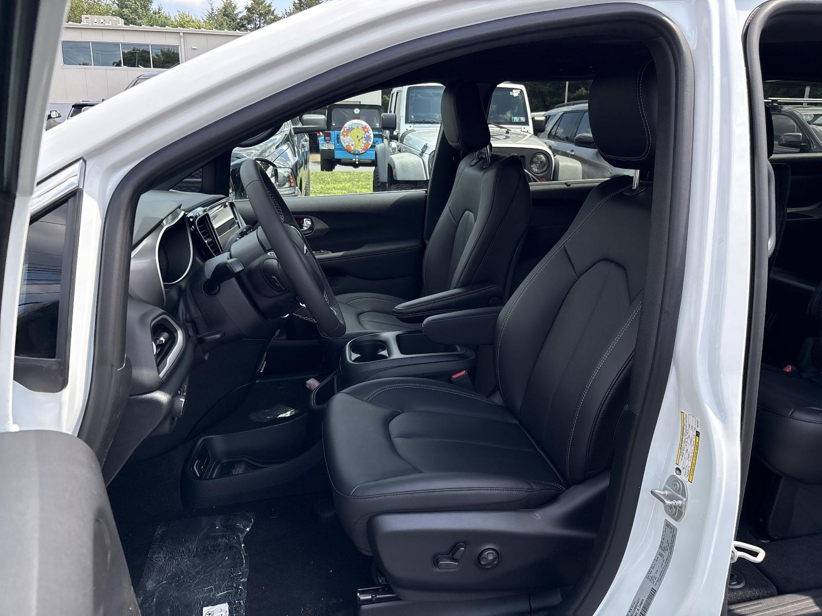 2025 Chrysler Voyager Vehicle Photo in Mechanicsburg, PA 17050-1707