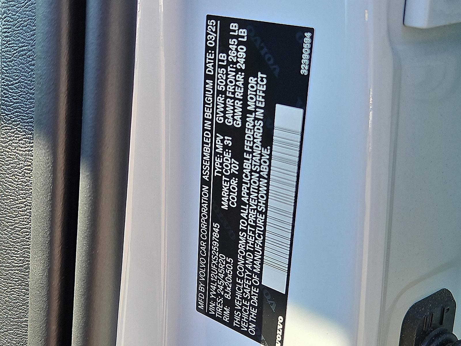 2025 Volvo XC40 Vehicle Photo in Trevose, PA 19053
