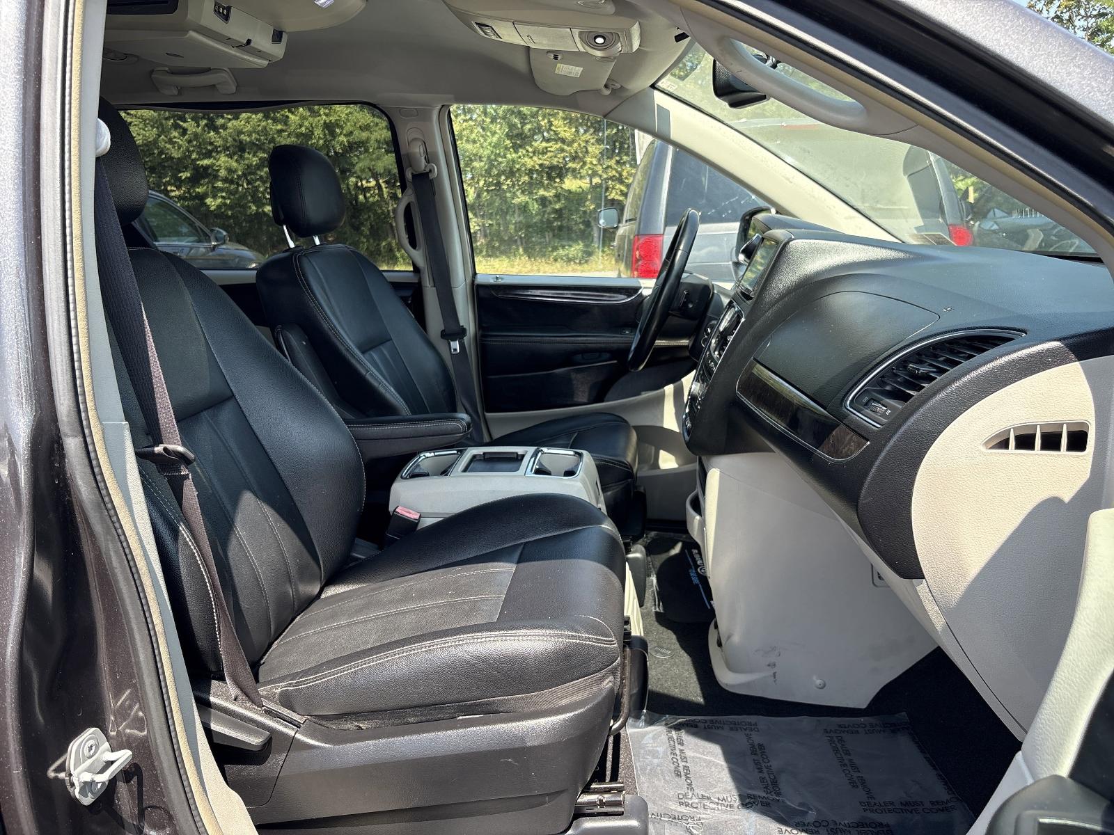 2016 Chrysler Town & Country Vehicle Photo in Mechanicsburg, PA 17050-1707