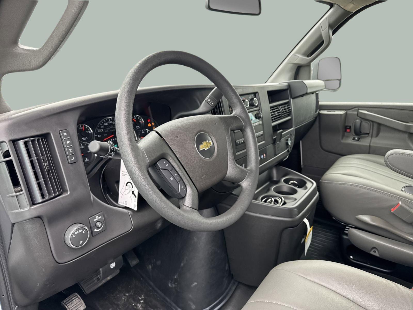 2024 Chevrolet Express Cargo 2500 Vehicle Photo in GEORGETOWN, TX 78626-7508