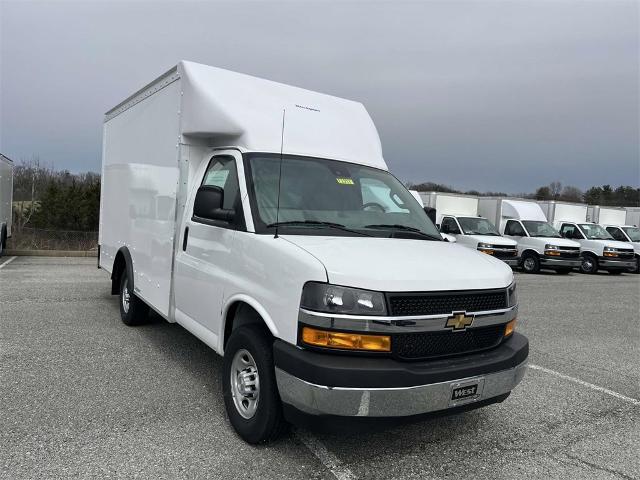 2025 Chevrolet Express Cutaway 3500 Vehicle Photo in ALCOA, TN 37701-3235