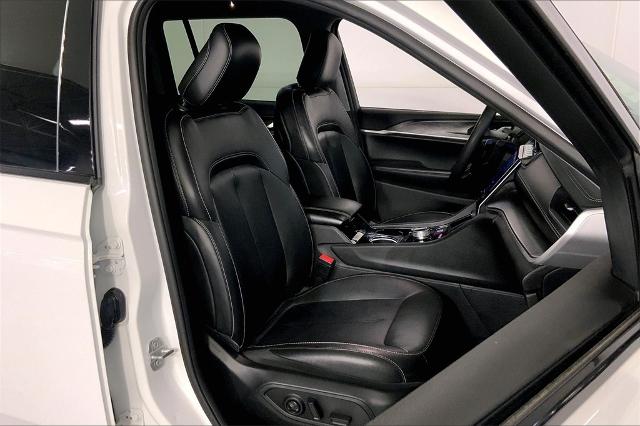 2023 Jeep Grand Cherokee Vehicle Photo in Kansas City, MO 64114