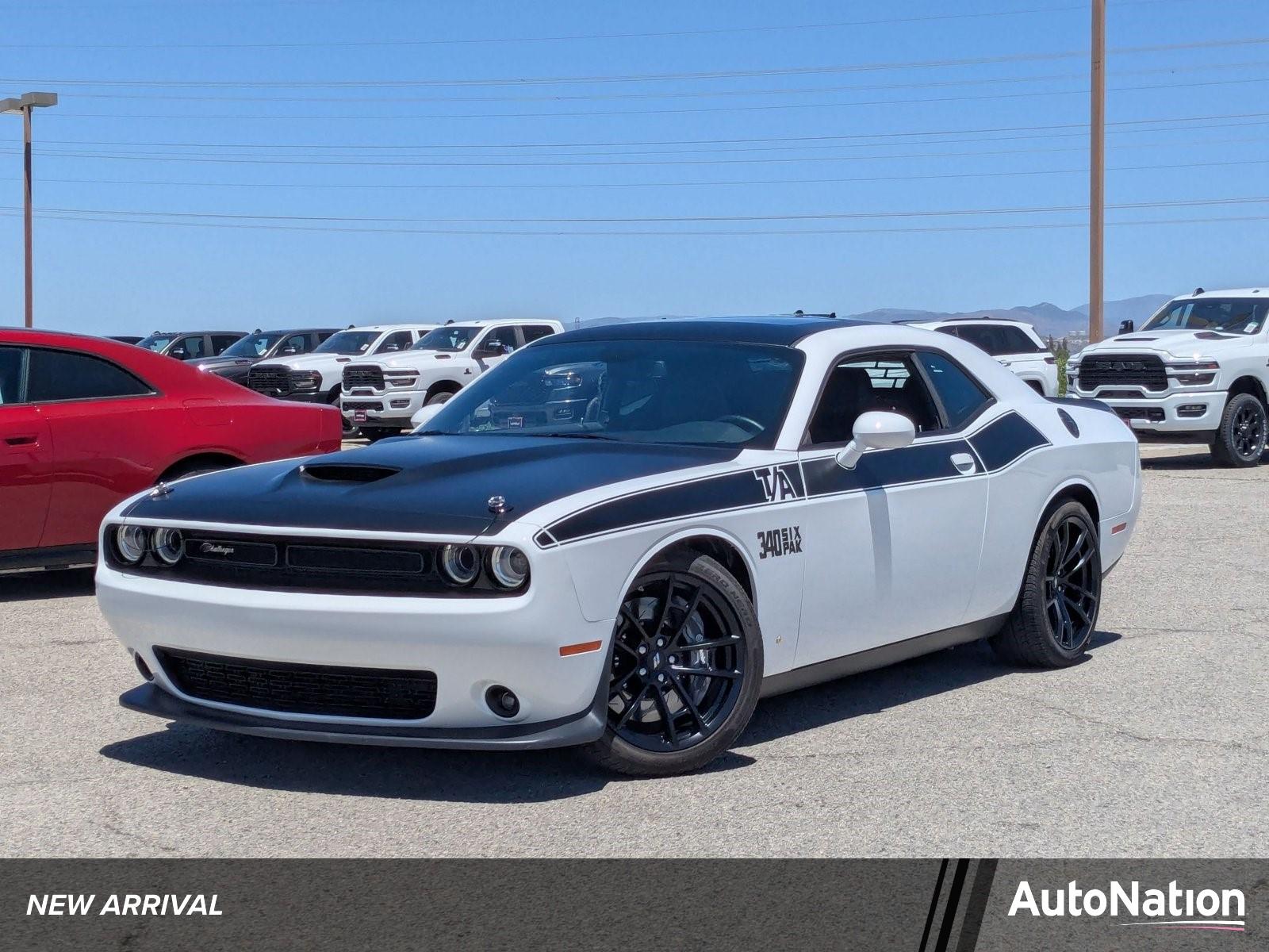 2017 Dodge Challenger Vehicle Photo in Valencia, CA 91355