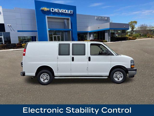 2024 Chevrolet Express Cargo 2500 Vehicle Photo in DANBURY, CT 06810-5034