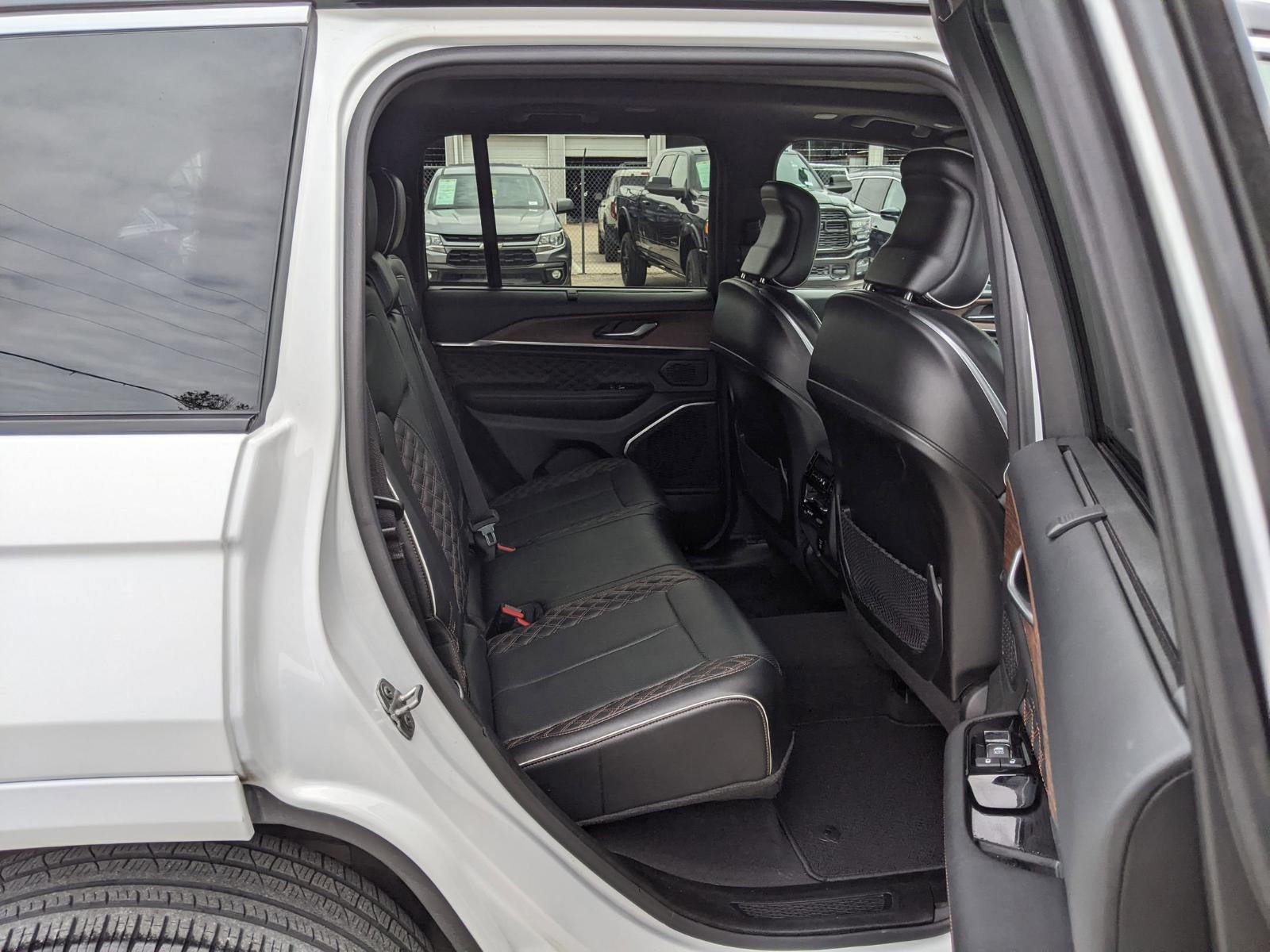 2022 Jeep Grand Cherokee Vehicle Photo in Seguin, TX 78155