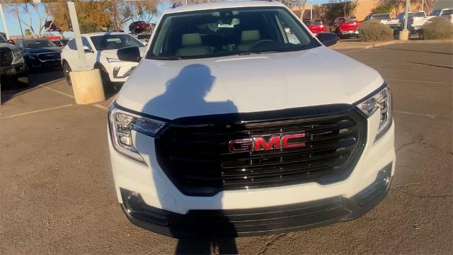 2024 GMC Terrain Vehicle Photo in GOODYEAR, AZ 85338-1310