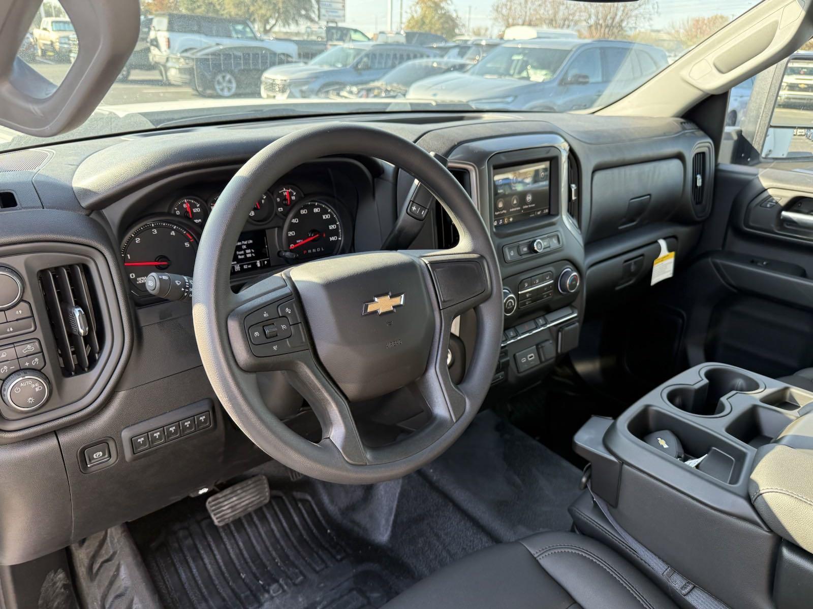 2024 Chevrolet Silverado 3500 HD Chassis Cab Vehicle Photo in GEORGETOWN, TX 78626-7508