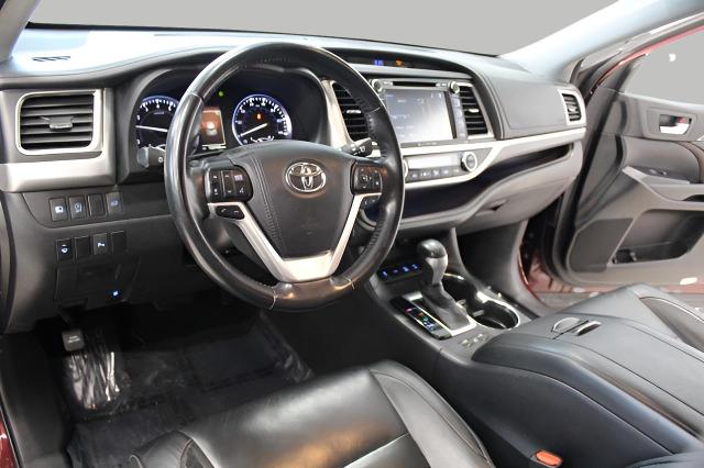 2018 Toyota Highlander Vehicle Photo in Green Bay, WI 54304