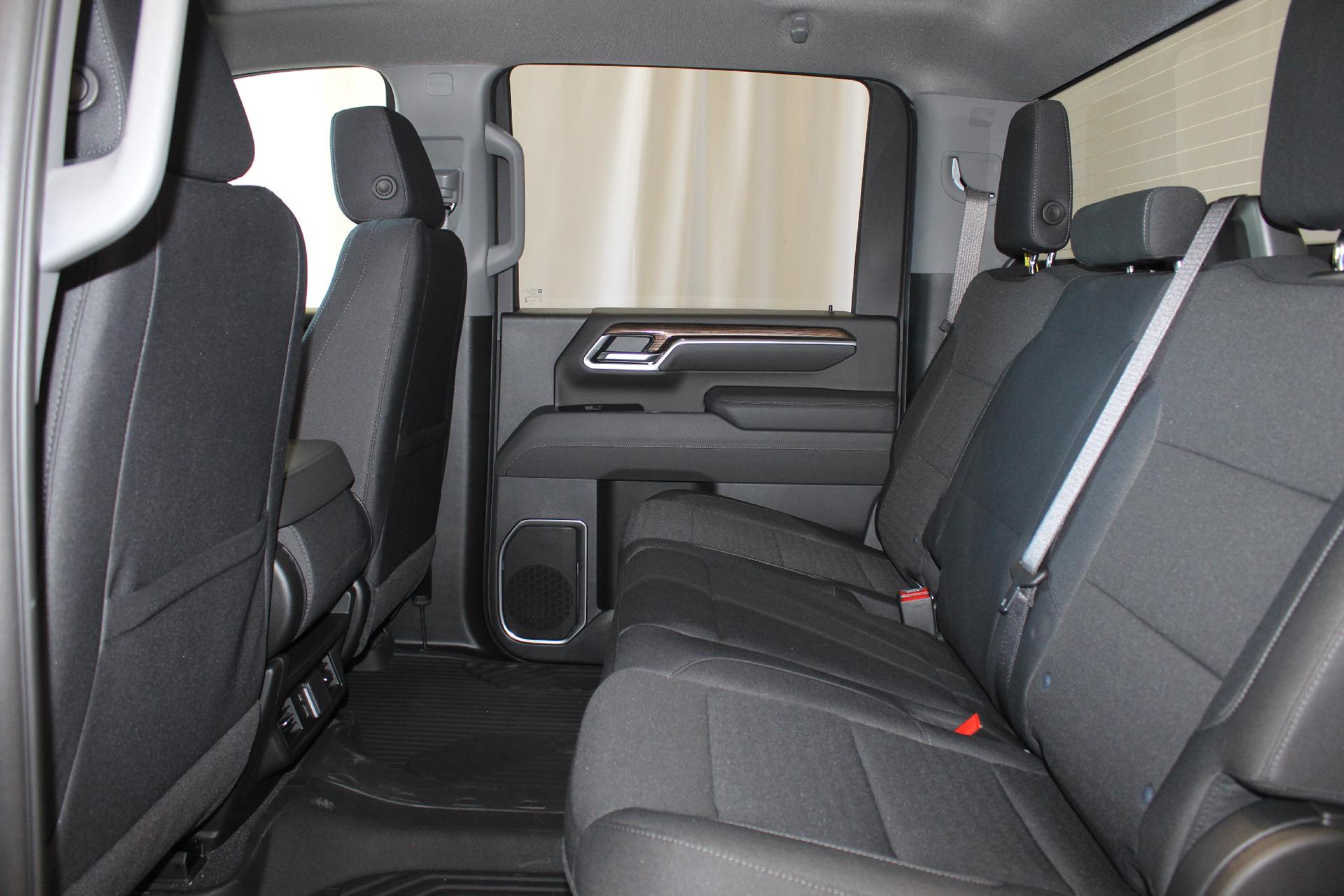 2025 Chevrolet Silverado 2500 HD Vehicle Photo in NORTHAMPTON, MA 01060-1120