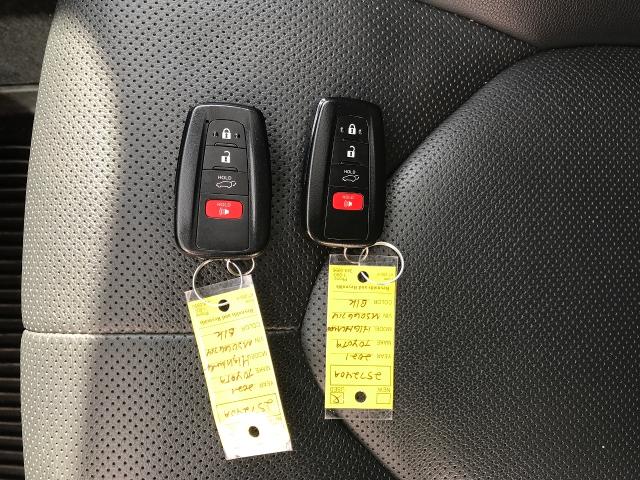 2021 Toyota Highlander Vehicle Photo in GREEN BAY, WI 54303-3330