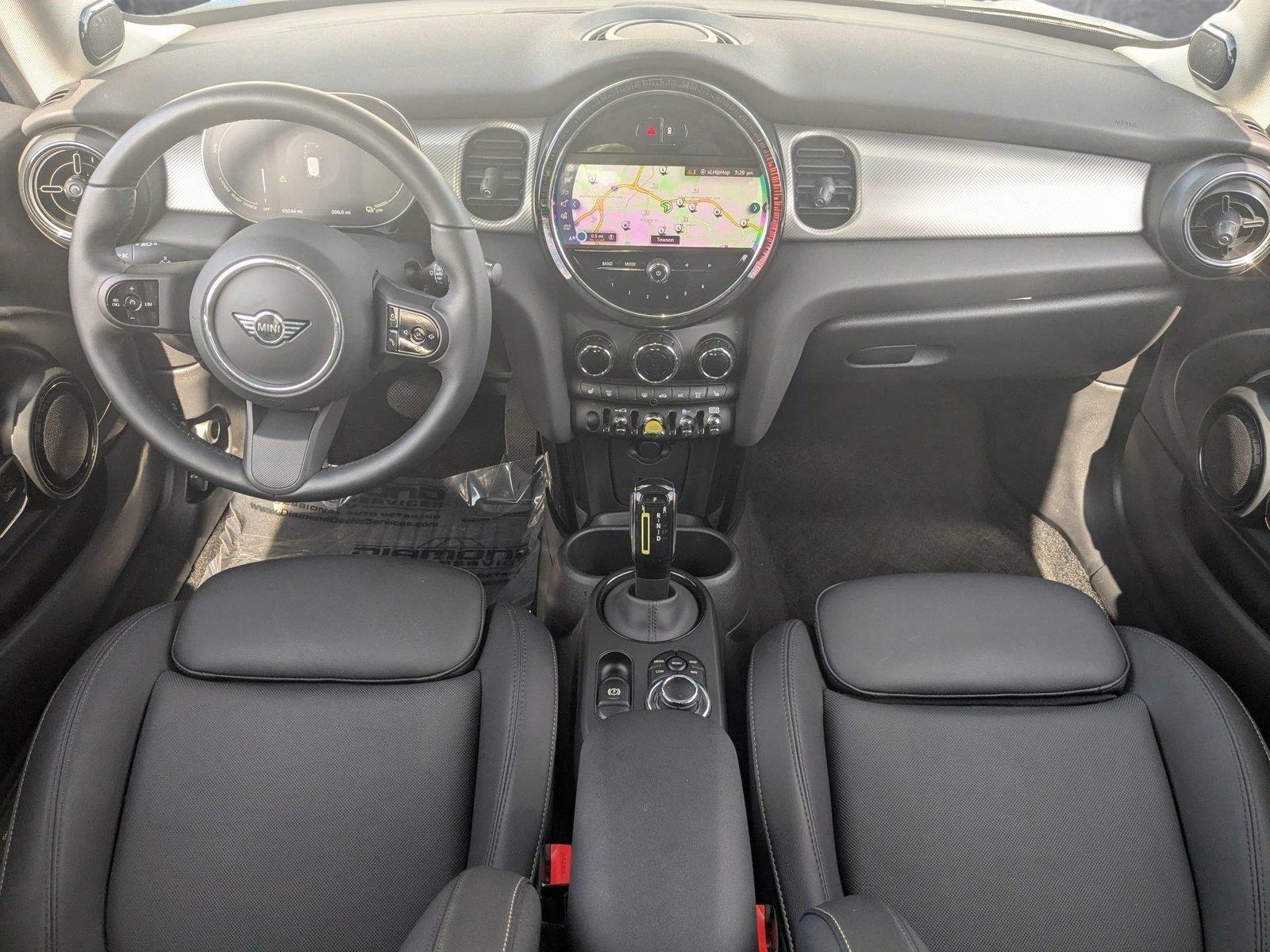 2024 MINI Electric Hardtop 2 Door Signature Vehicle Photo in Towson, MD 21204