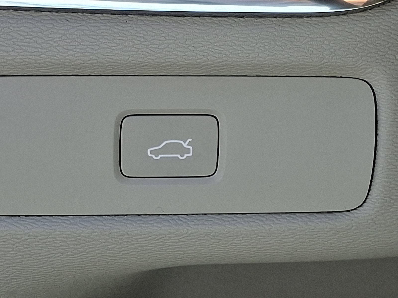 2023 Volvo XC60 Vehicle Photo in Trevose, PA 19053