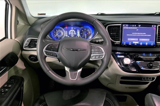 2023 Chrysler Pacifica Vehicle Photo in Lees Summit, MO 64086